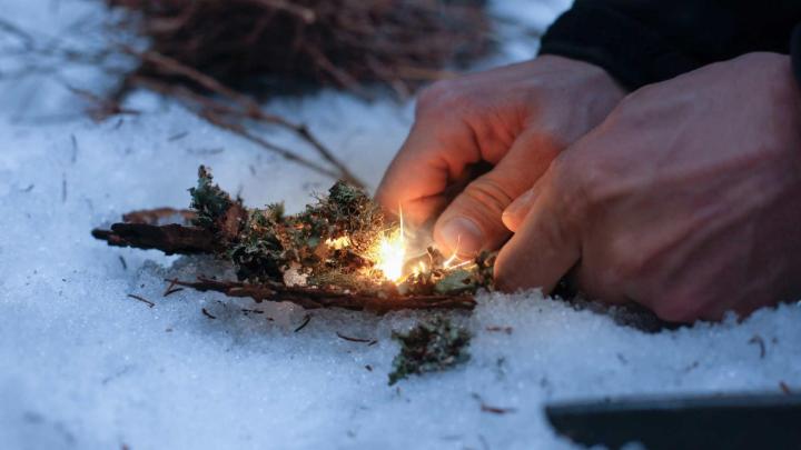 Vinter bål med flint og stål